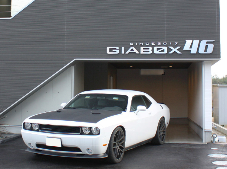 ハイエースのハイルーフが入る高さに設定