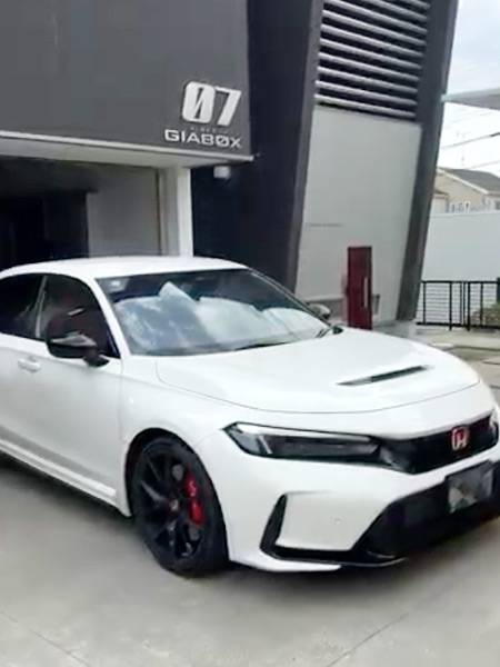 M様邸の外観とHONDA シビック TYPE R（FL5）
