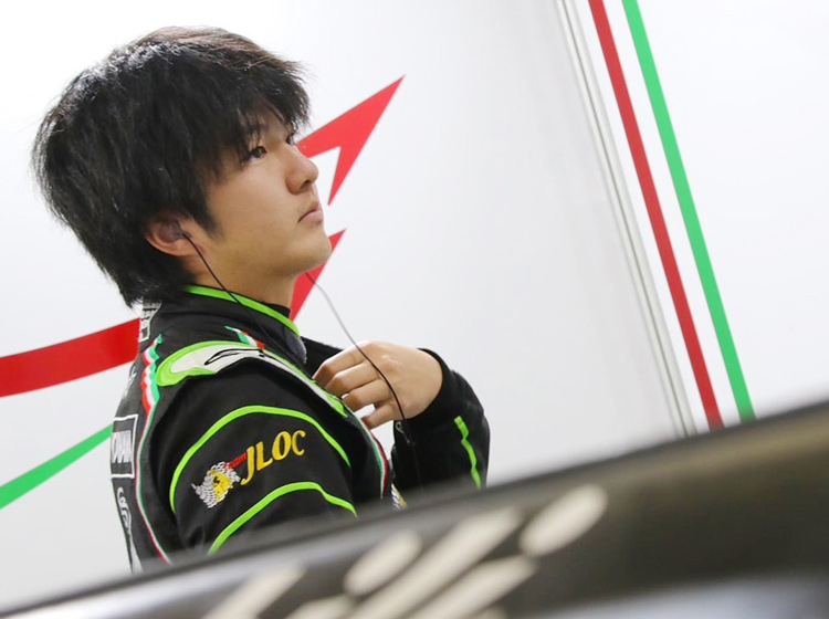 現役スーパーGTレーシングドライバー坂口夏月選手