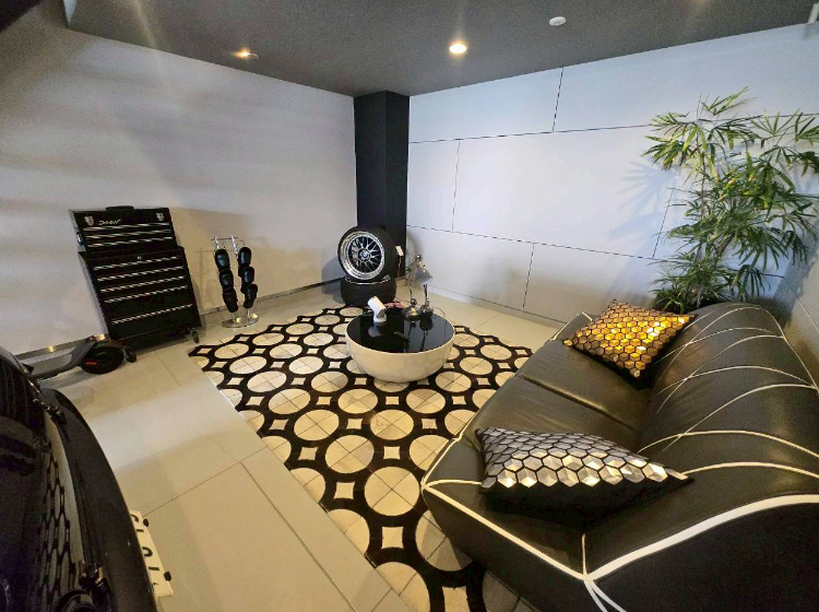 遊び場スペースとして利用しているガレージ